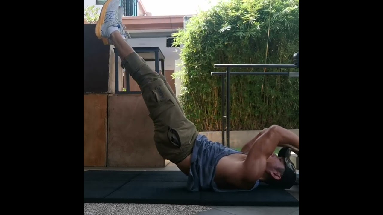 How To Dragon Flag Like Bruce Lee 🐲