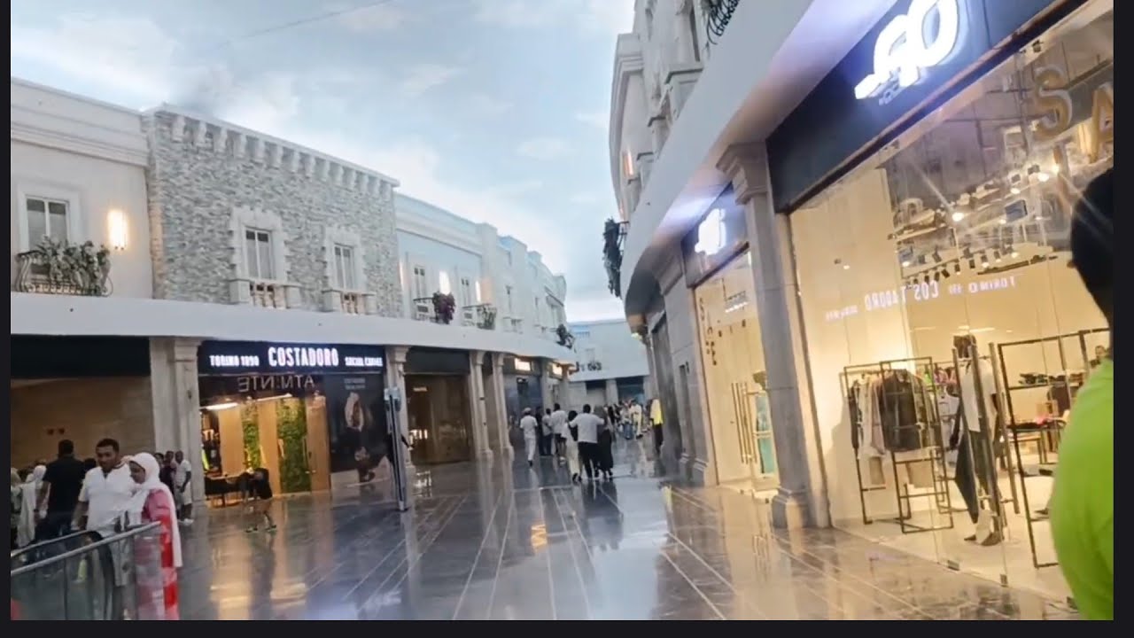 جولة في أغرب مول بالعلمين! الليل يتحول لنهار بسماء سحرية ✨