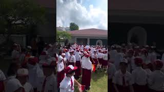 sapaan hangat Seskab Teddy disambut antusias oleh adik-adik di Istana Merdeka😍 #SeskabTeddy