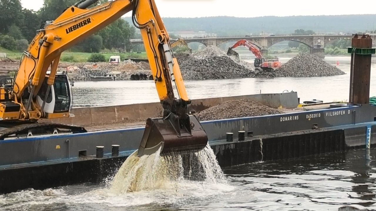 Update Aktuell! Bagger - Arbeiten zu Lande & zu Wasser! Carolabrücke Dresden 30.7.25