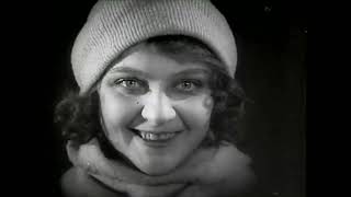 Девушка С Коробкой 1927