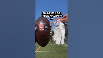 THROWING WITH GLOVES 🏈🎯 #football #qb