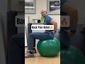 Rückenschmerzen Oder Steifheit Beckenkippübungen Auf Einem Gymnastikball Ausprobieren Shorts Rückenschmerzen Oder Steifheit Beckenkippübungen Auf Einem Gymnastikball Ausprobieren Shorts
