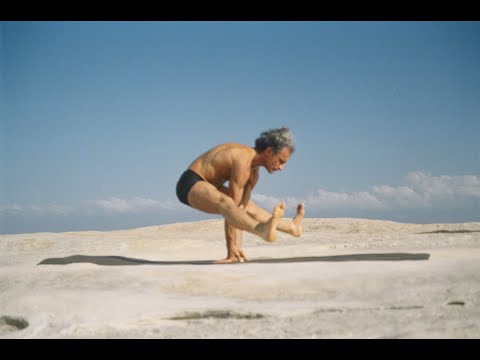 Simon Borg-Olivier teaching the essence of vinyasa yoga bianca brandolini d'adda