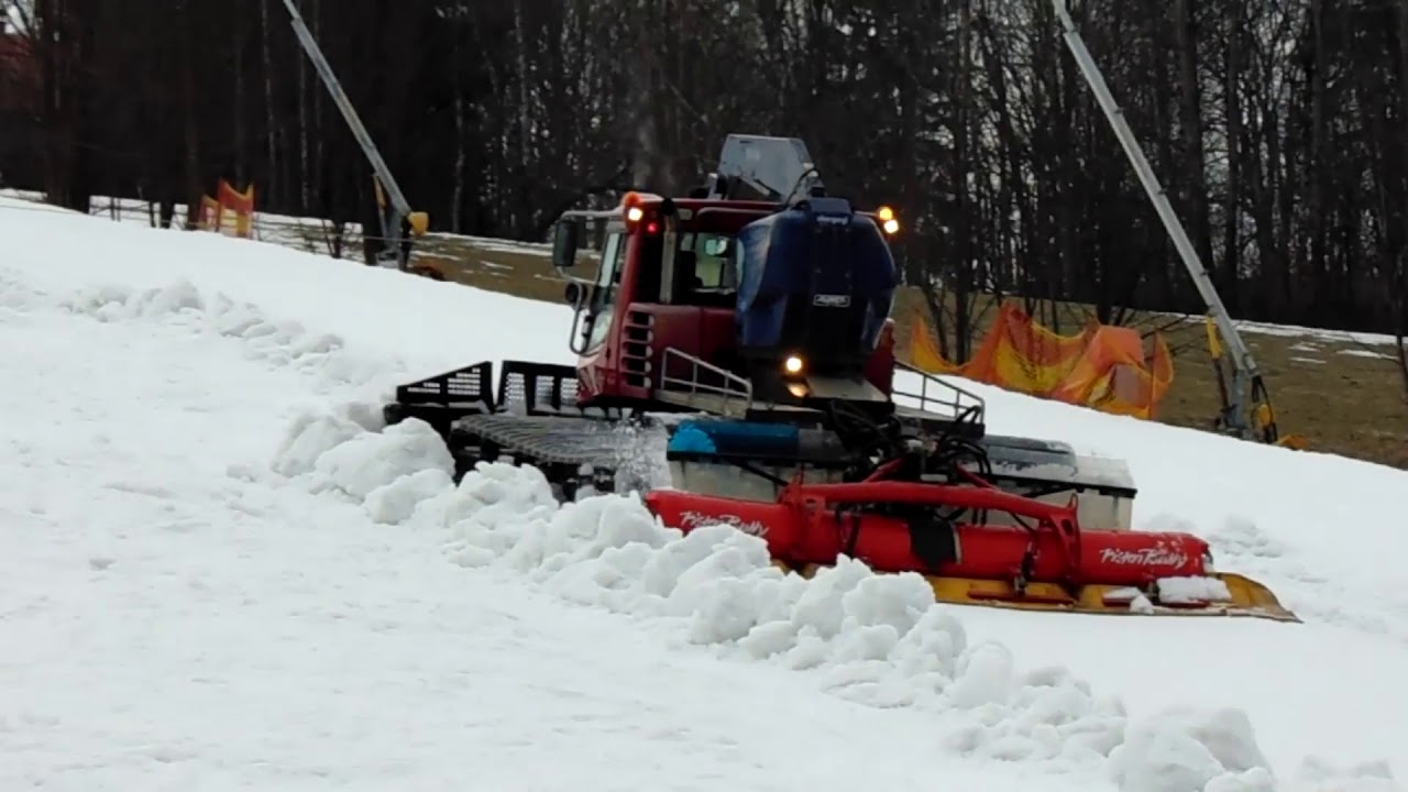 Úprava sjezdovek v Ski areálu Herlikovice a Bubákov. PistenBully 300W, 400W