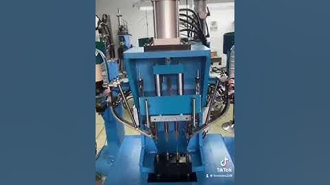 Rivet machine for pallet collar hinge