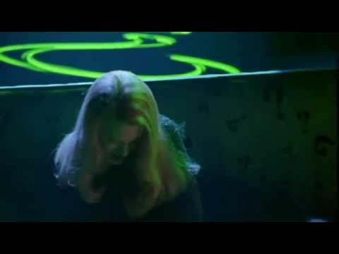 [Batman forever] Dr. Chase Meridian (Nicole Kidman) is captured, chained and tied by ropes