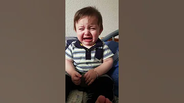 طفل يبكي مثل العسل 