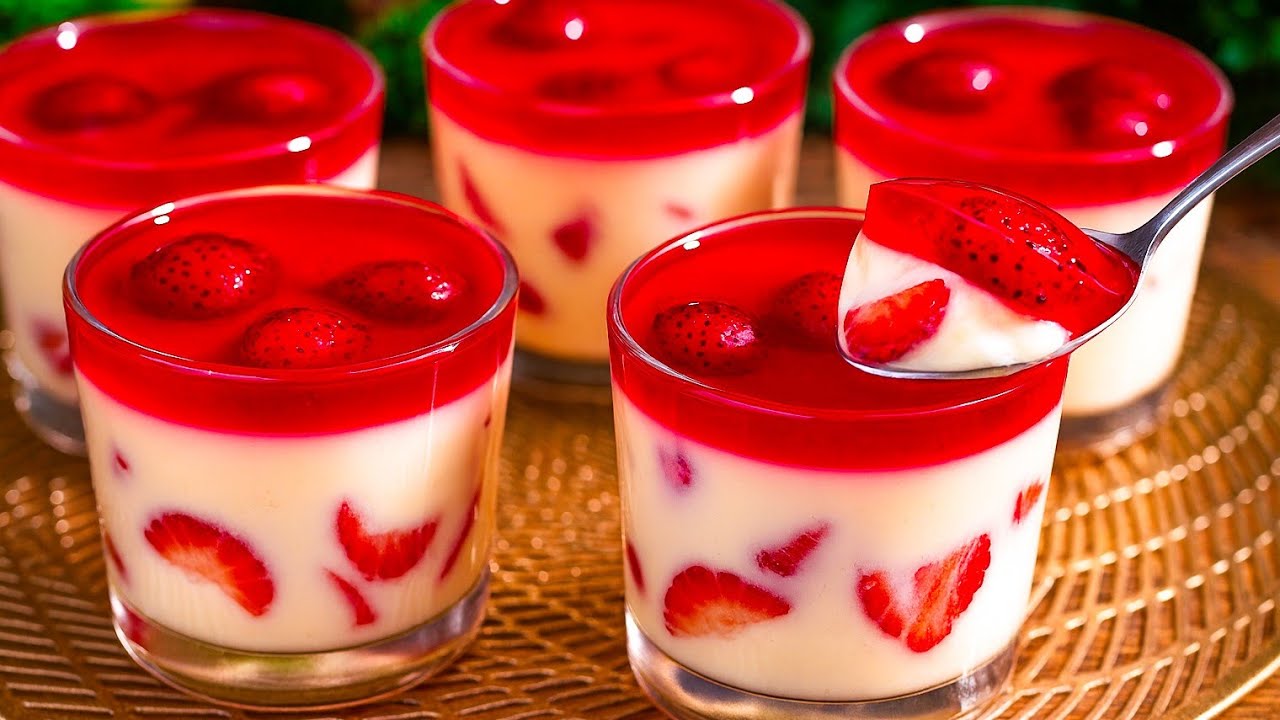 ملكيش حجه بقى بتبظظ🔴 قنبللة الفراولة🍓💣 الكل هيتجنن عليها تحلية باردة سريعة بدون فرن ولا بيض ولا زبدة