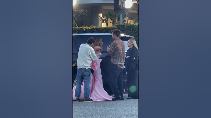 She looked so beautiful in this dress🩷 #jenniferlopez #jlo #goldenglobes #beverlyhills