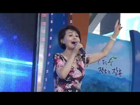 가수정희정 - 청춘이란다(장흥 정남진 토요시장) auf YouTube ansehen