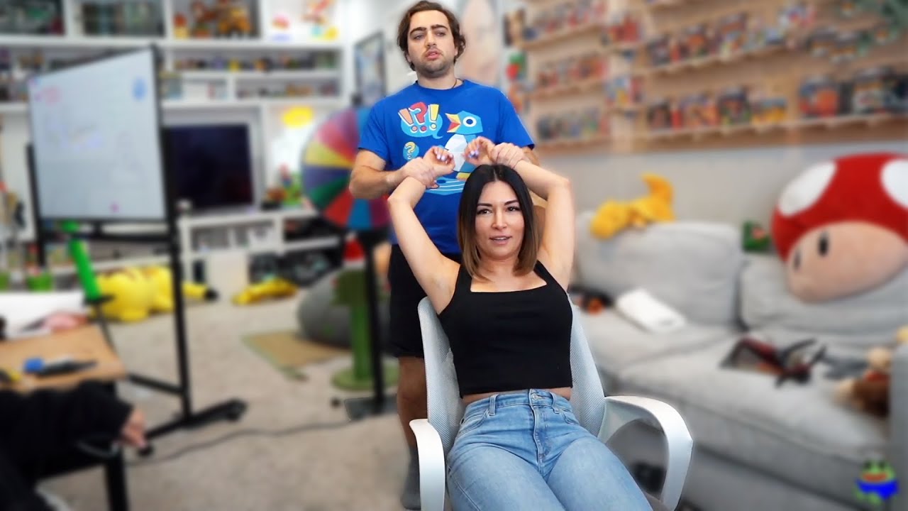 Mizkif pulls Alinity... - YouTube