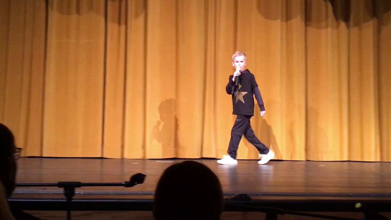 8 yr old raps Alexander Hamilton at school talent show- solo - YouTube