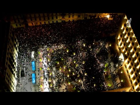 აქციის მონაწილეებმა მთავრობის კანცელარიასთან გადაინაცვლეს — დრონის კადრები