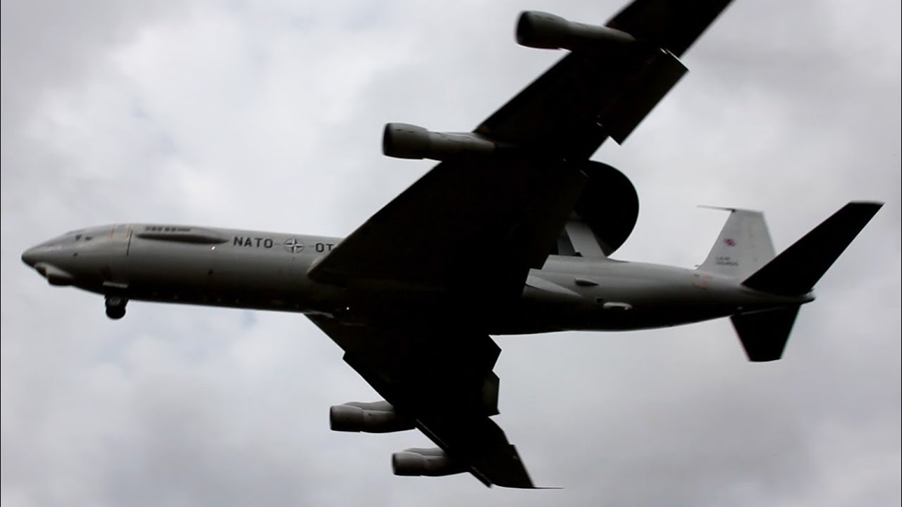 Turn up the Volume and enjoy the Sound ! BOEING 707 Awacs + new microphone - YouTube