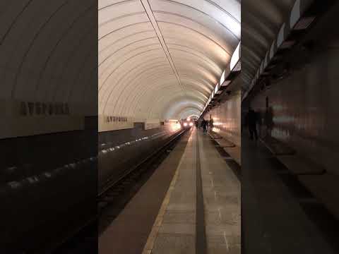 81-717/714.5 «Номерной» с фарами типа 2-2-2 прибывает на станцию «Дубровка»