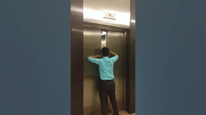 Elevator door opening - DayDayNews