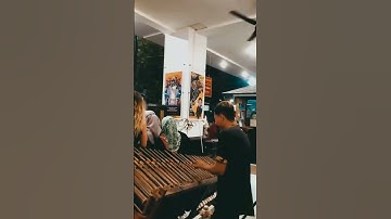 Bule Joget Angklung Malioboro! Kira-kira kapan kamunya ke Jogja? #shorts