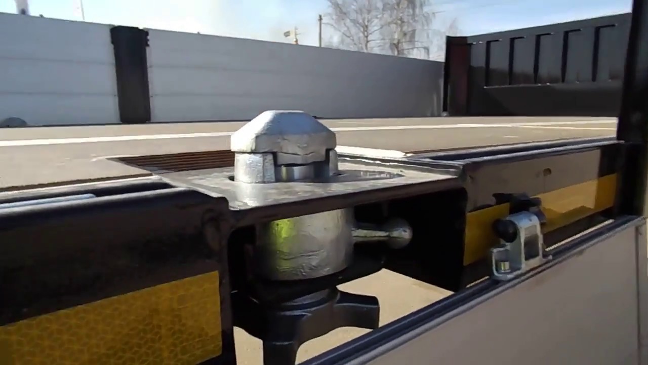 Полуприцеп бортовой Steelbear PT-24B (12,6 м.) с фитингами под 1*40, 1*20 фут. контейнер.