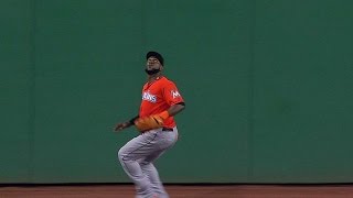 MIA@PIT: Ozuna makes a leaping grab at warning track