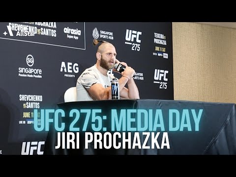 Jiri Prochazka on Glover Teixeira: "Ground and pound and find the finish"