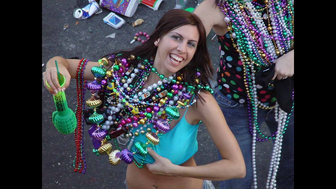 Mardi Gras 2023 Walking Threw French Quarter !!! Oh the sights !!!3D!!!.*