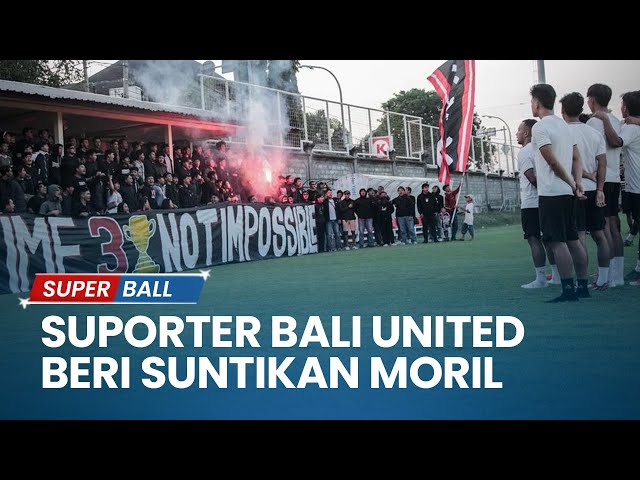 Tak Bisa Dukung Lawan Persib Bandung, Suporter Bali United Beri Suntikan Moril di Sesi Latihan class=