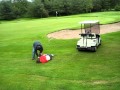 Golfové vozíky nejsou na hraní (VIDEO)