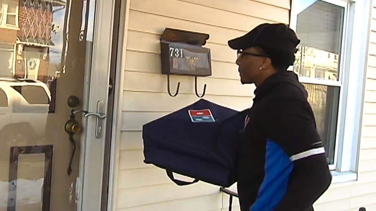 Pizza Delivery Driver Gets Tip Of A Lifetime Youtube
