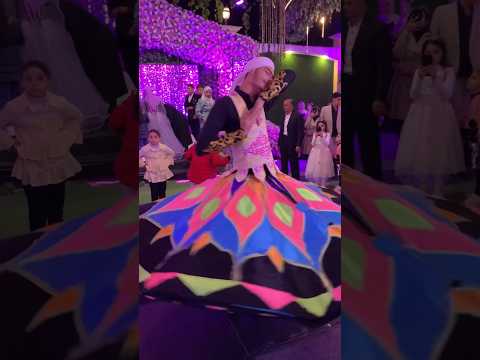 في الحلم لما بكيت طبطب علي كتفي مع فقره التنوره حاجه رهيبه   