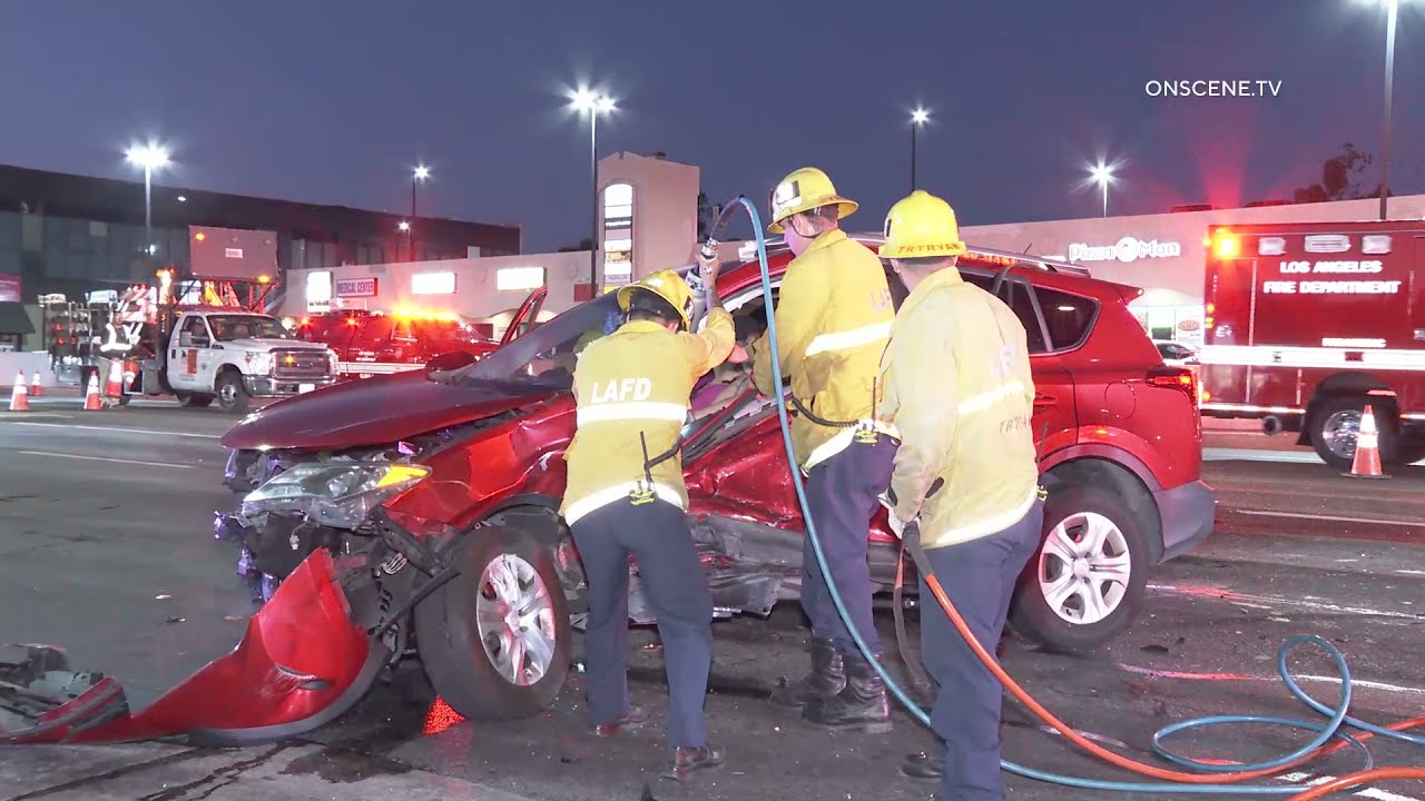 Ten People Injured In Multi Vehicle Crash Van Nuys YouTube