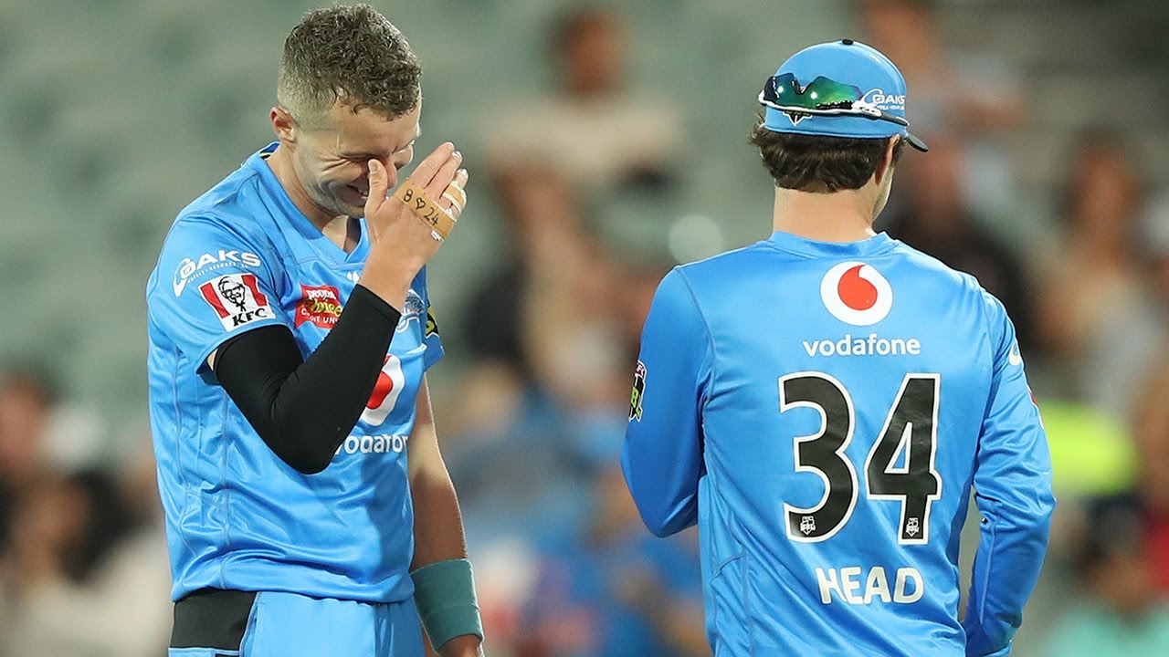 Siddle apologises after freakish dismissal in Adelaide