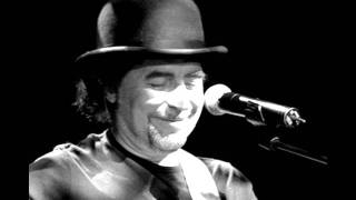 Video thumbnail of "El capitán de su calle - Joaquín Sabina"