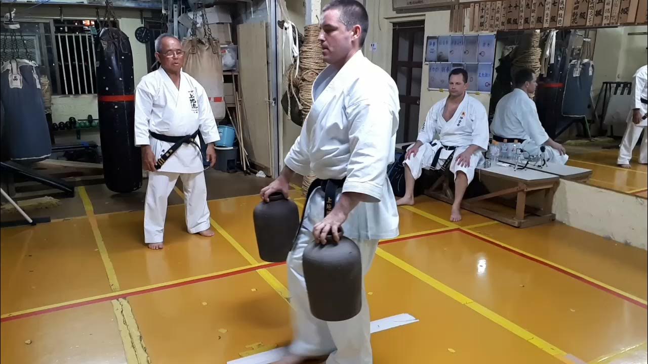 Nigiri game (握り甕) 'gripping jars' Sanchin 三戦 kata in Yonabaru dojo