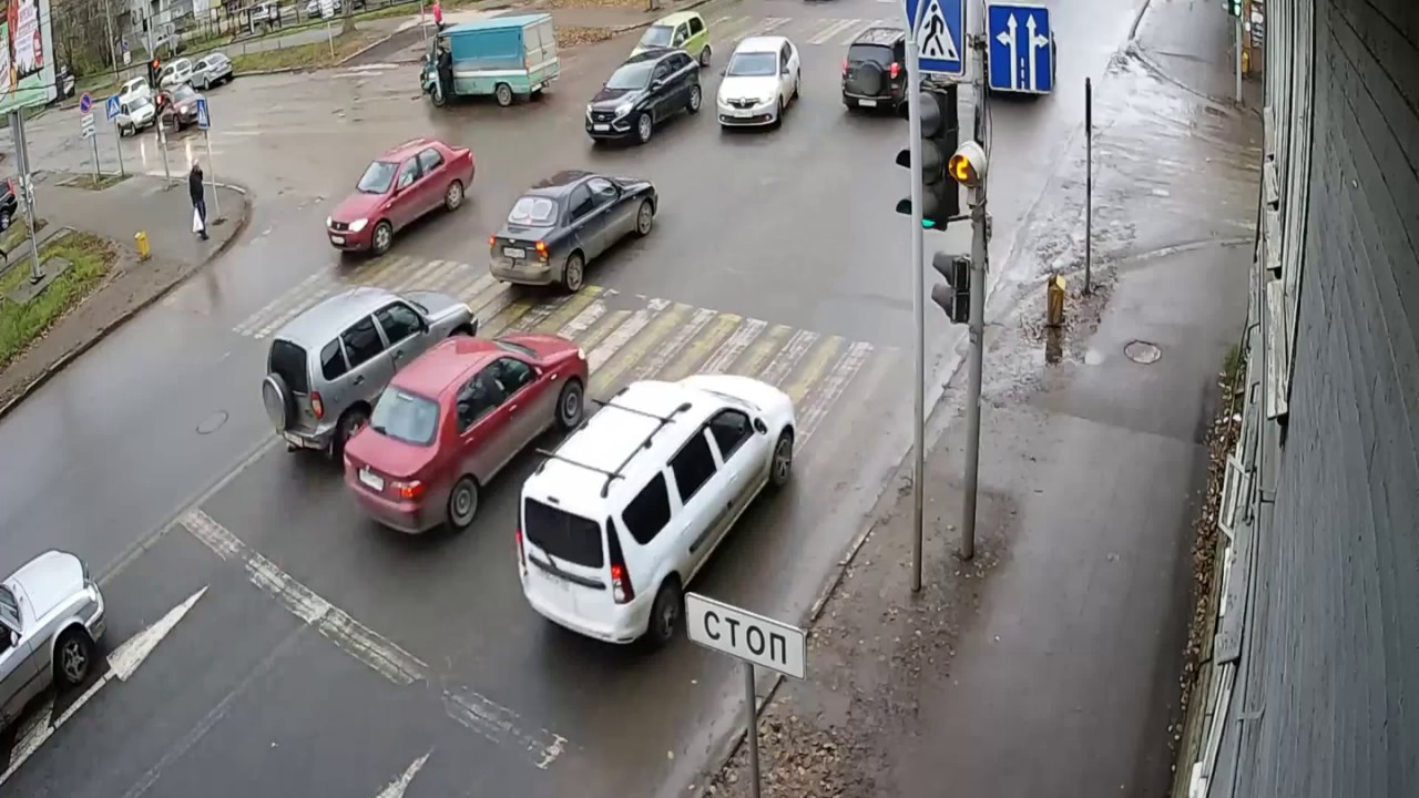 В столице Коми столкнулись Opel Astra и LADA Priora В столице Коми столкнулись Opel Astra и LADA Priora