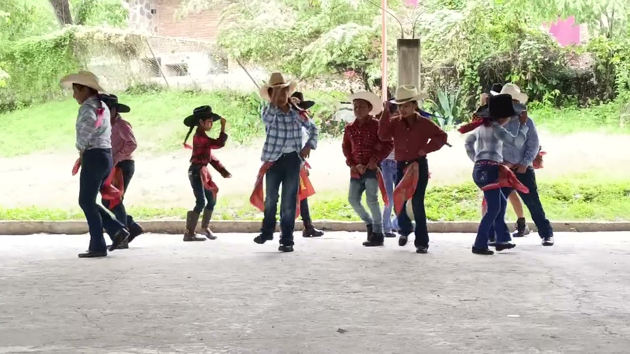 Alumnos 3° y 4°,  en el festejo de día del padre