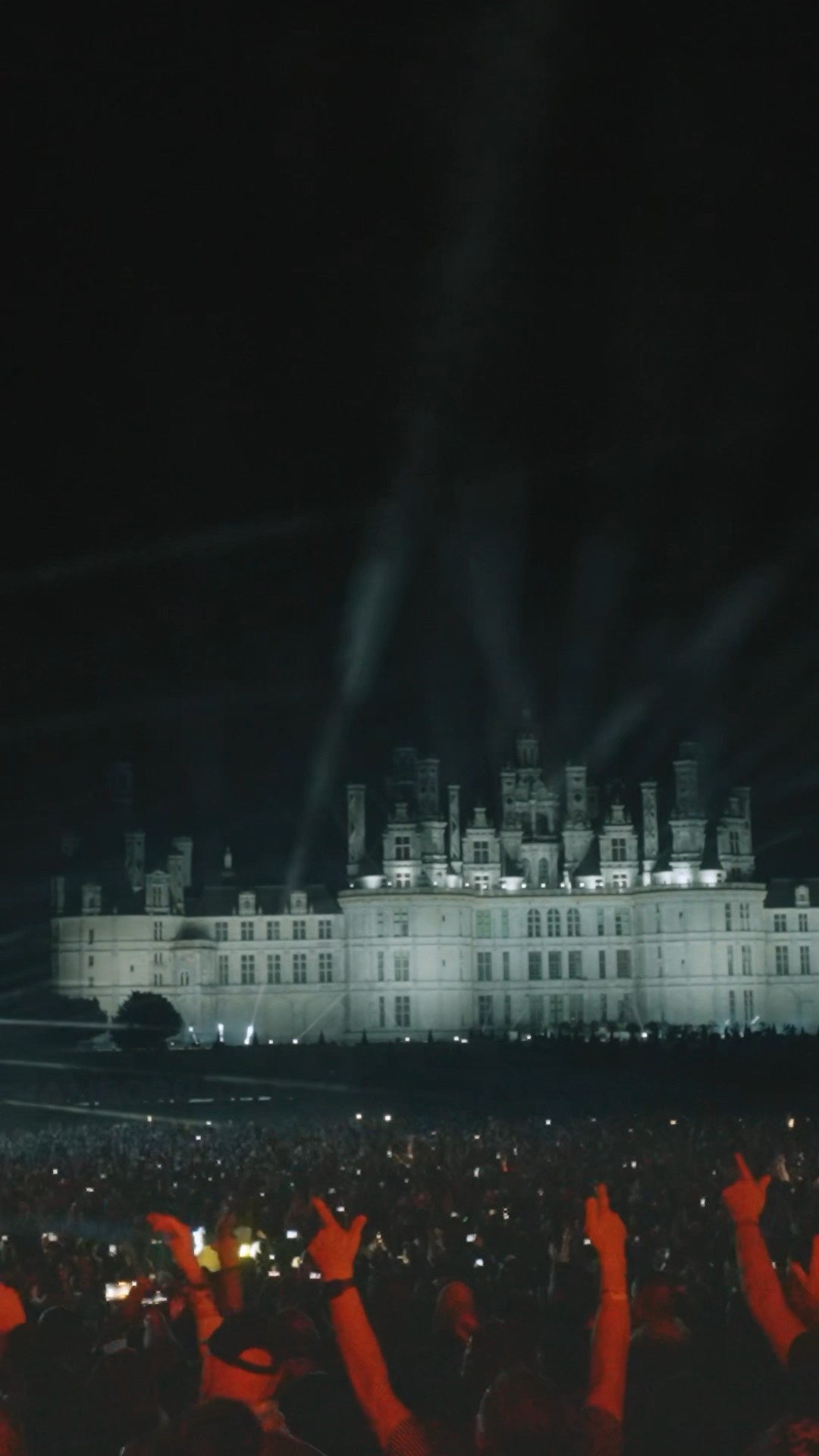 A magical venue and the rain wasn’t going to stop us partying all together ? @chateaudechambord