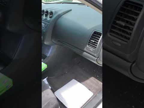 Video: ¿Dónde está el filtro de aire de la cabina en un Nissan Altima 2007?