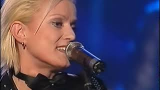 Carina Jaarnek - Minns du hur vi älskade (Live at Nyårsdans 2000) [8K Upscale]