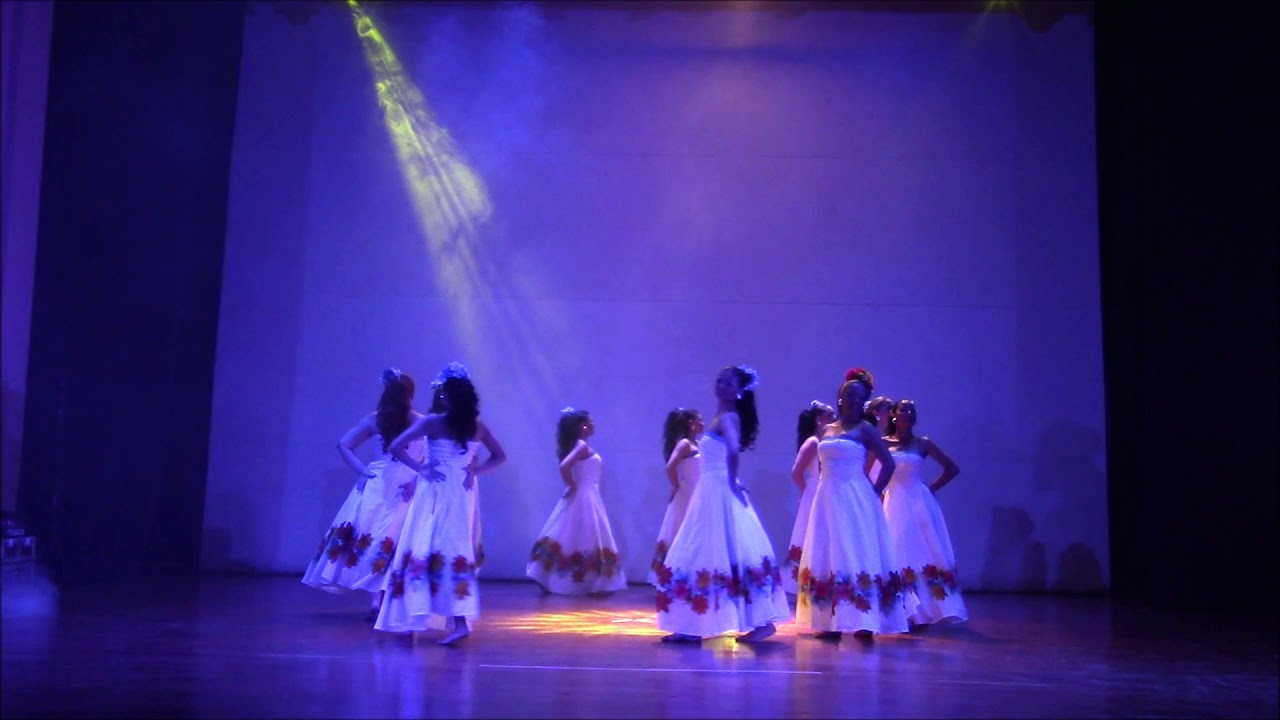 | Matices - Manos de Mujeres Lido 2017