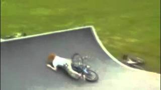 VERY HARD FACEPLANT IN HALFPIPE!