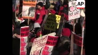 Thousands gather for pro and anti-war rallies