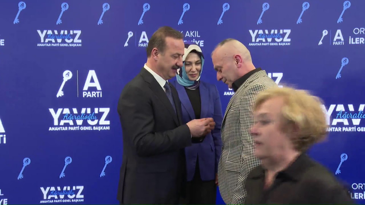 Sayın Genel Başkanımız, partisine toplu katılım ve rozet takma töreninde açıklama yapıyor