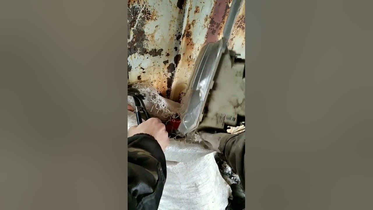 вот зачем нужно выбирать правильно герметик для клейки стёкол на фары ...