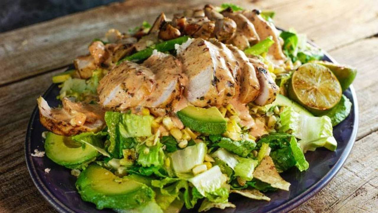 Grilled Chicken and Corn Salad with Chipotle Crema | Rachael Ray Show