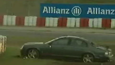 Antonio Pizzonia (ex F1 driver) crash a jaguar