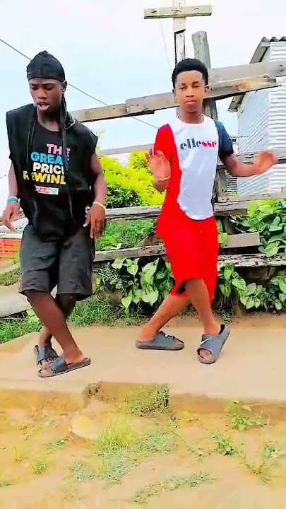 Abafana The Boys vs amantombazane the girls Bhodloza Dance challenge #sasenathistudios #dance