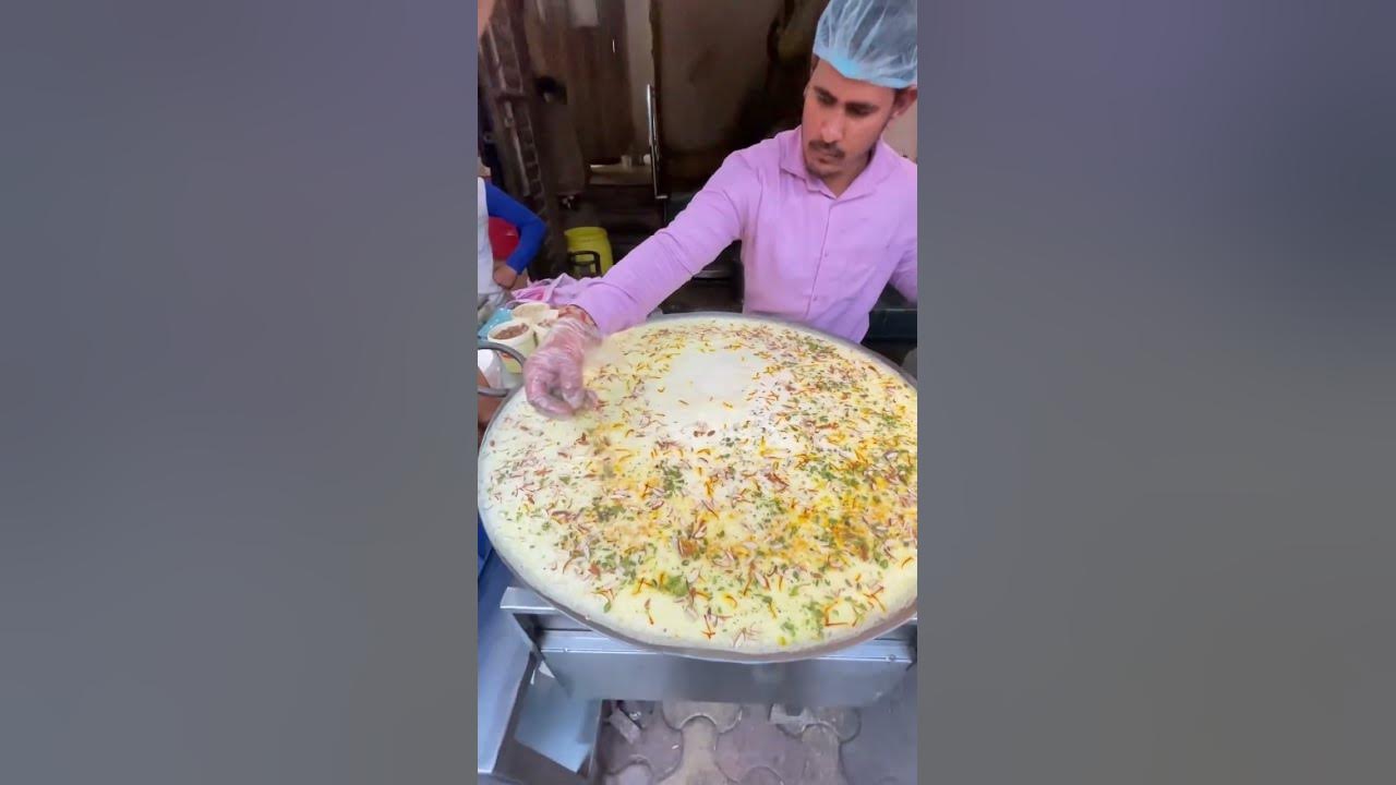 world-biggest-kadhai-kesar-doodh-making-in-delhi-rs-80-only-l-delhi