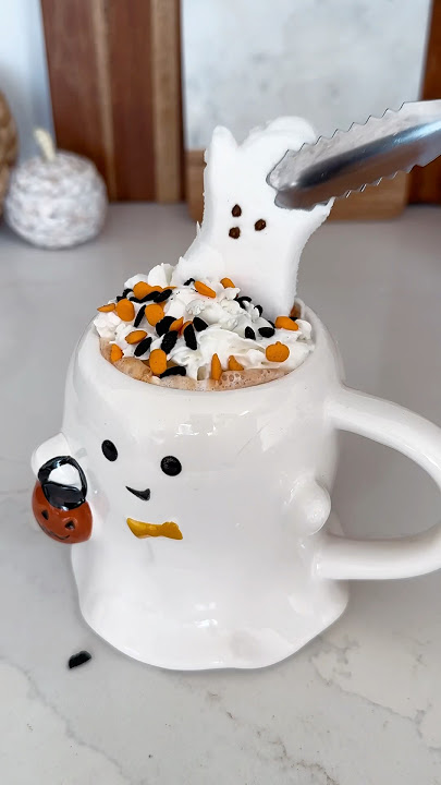 Spooky hot cocoa☕️ #spooky #chocolate #hotchocolaterecipe #diy #home #cozy #fall #halloween #short