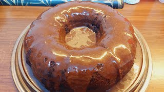 كيكة الشيكولاتة في الخلاط مع صوص شيكولاته منها وفيها chocolate cake